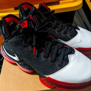 LeBron 19 low Size 10 mens